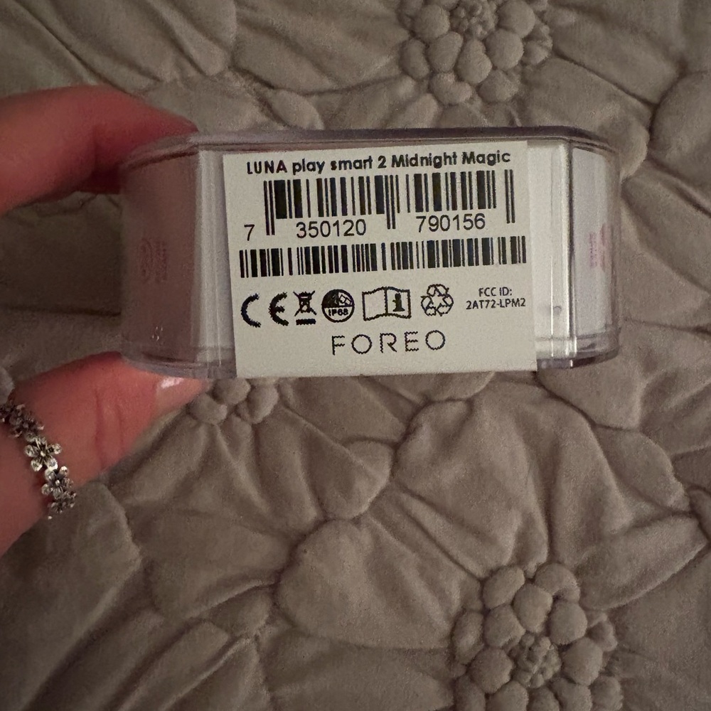 FOREO Device in White - Picture 3 of 4
